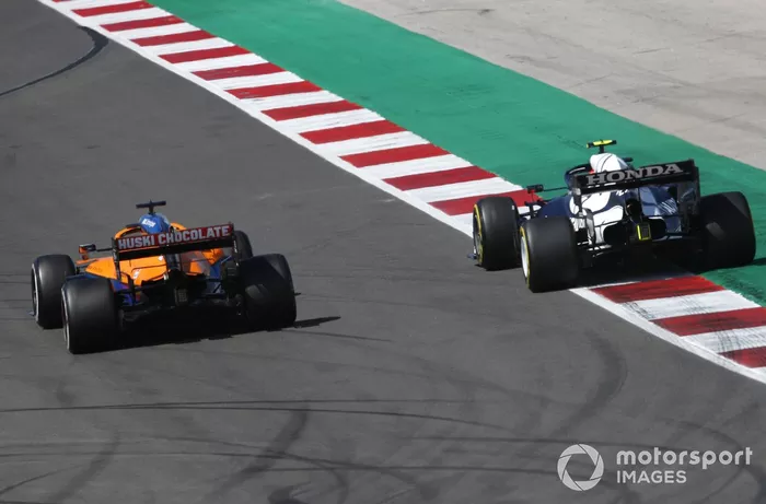 Daniel Ricciardo, McLaren MCL35M, Pierre Gasly, AlphaTauri AT02