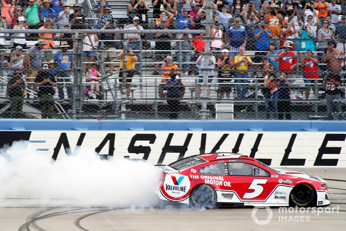 Kyle Larson, Hendrick Motorsports, Chevrolet Camaro Valvoline celebrates his win