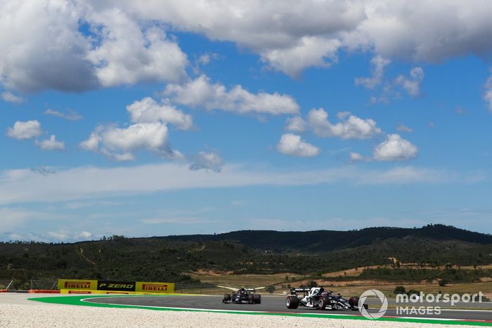 Yuki Tsunoda, AlphaTauri AT02, Pierre Gasly, AlphaTauri AT02