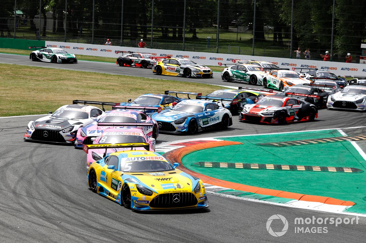 Start action, Vincent Abril, Haupt Racing Team Mercedes AMG GT3 leads