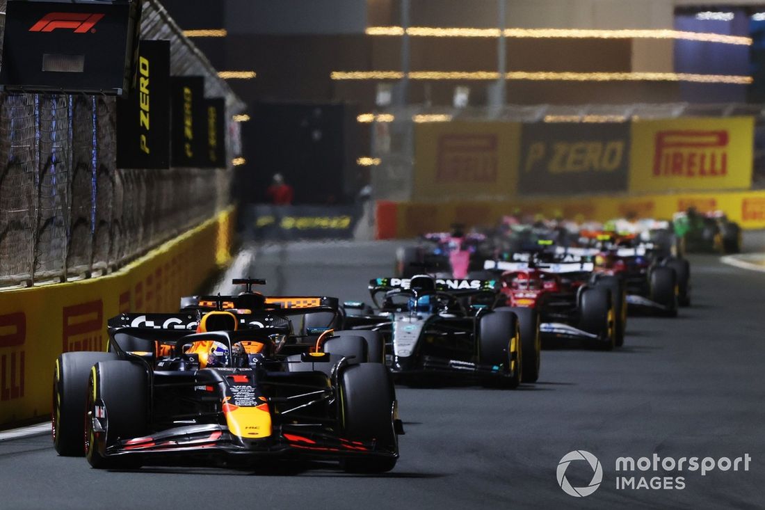Oscar Piastri, McLaren, Max Verstappen, Red Bull Racing, George Russell, Mercedes