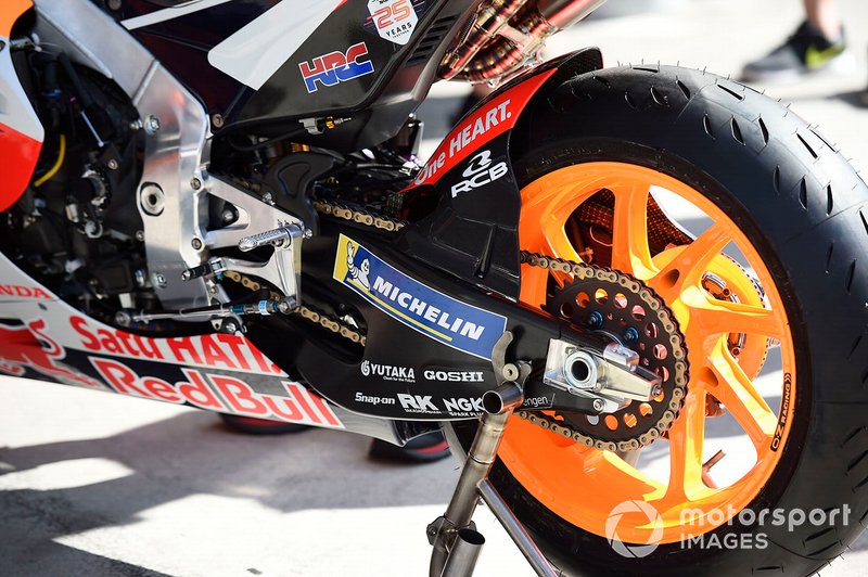 Dettaglio della moto del Team Repsol Honda
