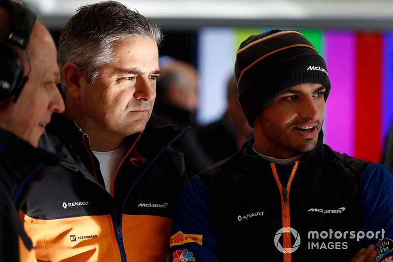 Gil De Ferran, McLaren Sporting Director, Carlos Sainz Jr., McLaren