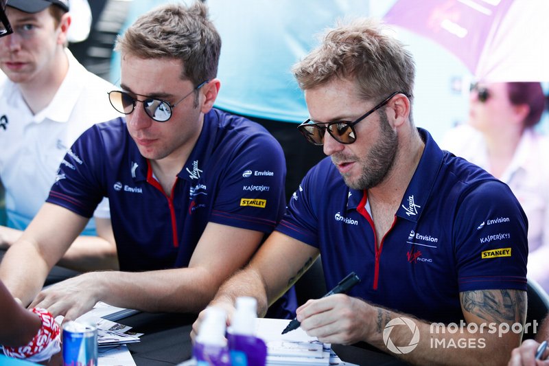 Robin Frijns, Envision Virgin Racing, Sam Bird, Envision Virgin Racing, firmano autografi