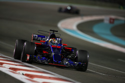 Temporada 2017 - Página 2 F1-abu-dhabi-gp-2017-brendon-hartley-toro-roso-str12