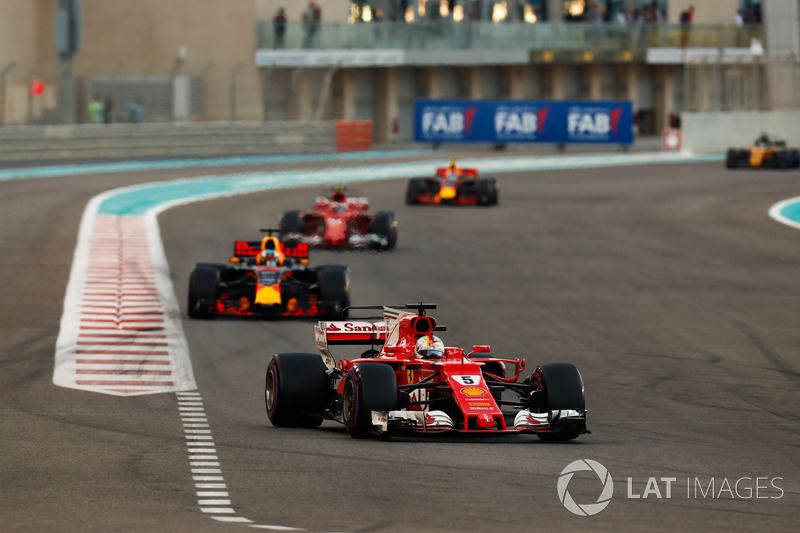 Sebastian Vettel, Ferrari SF70H, Daniel Ricciardo, Red Bull Racing RB13, Kimi Raikkonen, Ferrari SF7