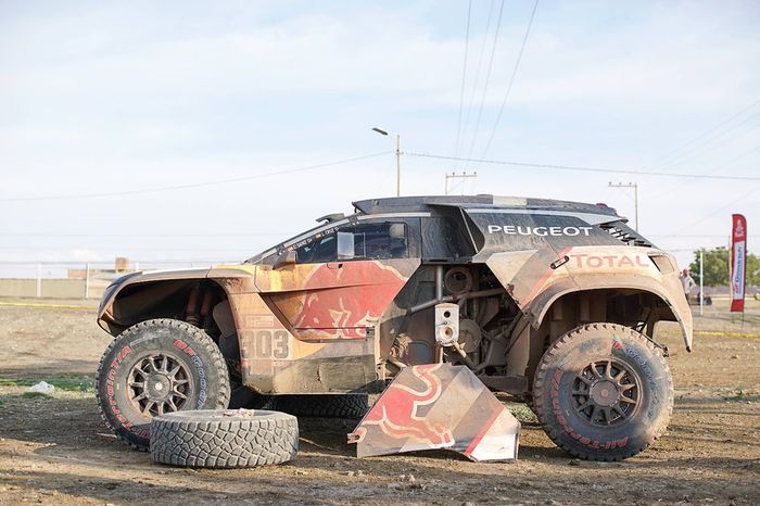 #303 Peugeot Sport Peugeot 3008 DKR: Carlos Sainz, Lucas Cruz