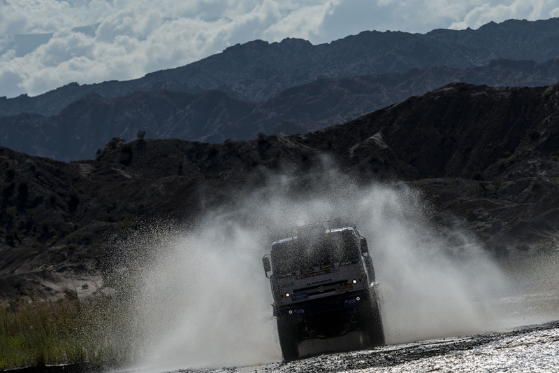 #500 Team Kamaz Master: Eduard Nikolaev, Evgeny Yakovlev, Vladimir Rybakov