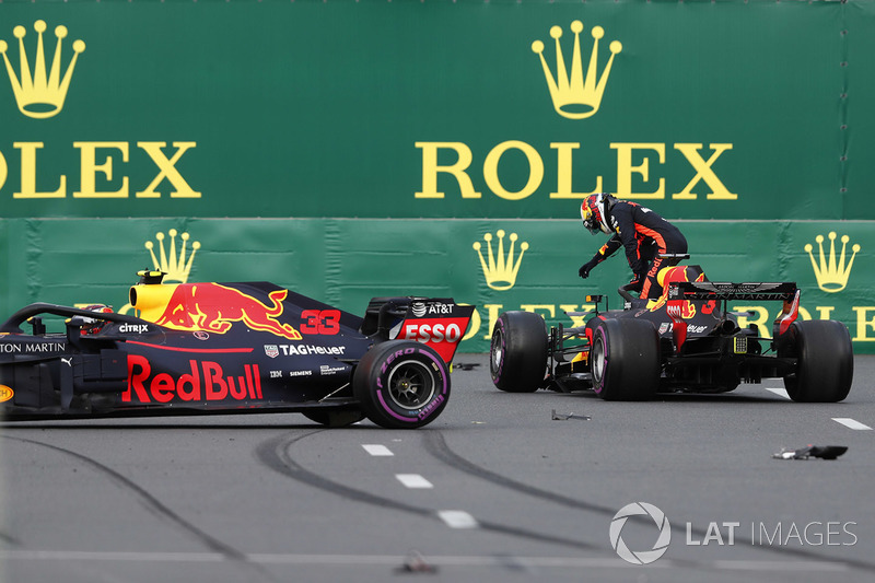 Insiden kecelakaan Max Verstappen, Red Bull Racing RB14, dan Daniel Ricciardo, Red Bull Racing RB14