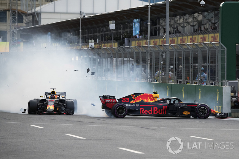 Max Verstappen, Red Bull Racing RB14 and Daniel Ricciardo, Red Bull Racing RB14 crash