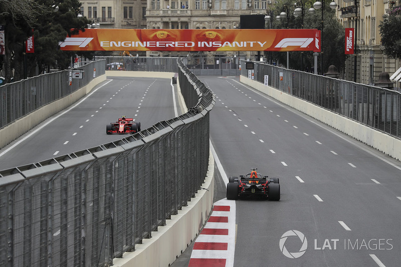 Kimi Raikkonen, Ferrari SF71H amd Max Verstappen, Red Bull Racing RB14