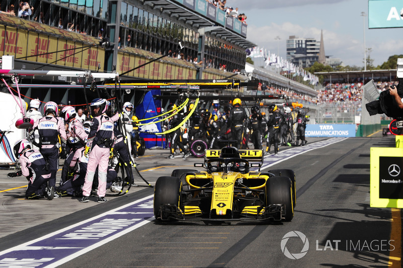 Arrêt au stand pour Nico Hulkenberg, Renault Sport F1 Team R.S. 18