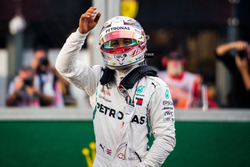 Pole: Lewis Hamilton, Mercedes-AMG F1, parc ferme