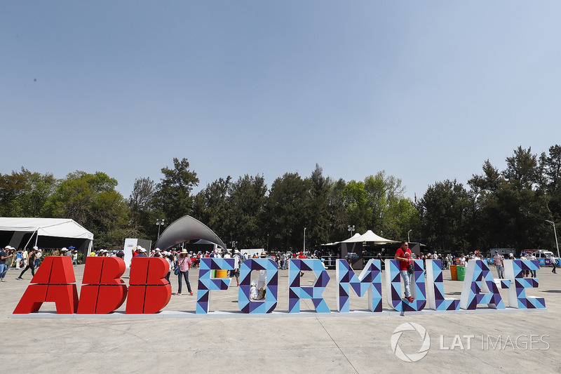 ABB logo en la eVillage