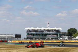Sebastian Vettel, Ferrari SF71H, Valtteri Bottas, Mercedes AMG F1 W09