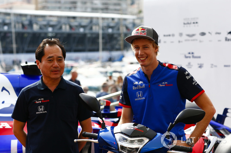 Brendon Hartley, Toro Rosso, and Toyoharu Tanabe, F1 Technical Director, Honda