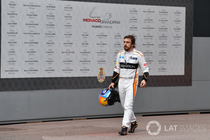 Fernando Alonso, McLaren rentre à pied après son abandon