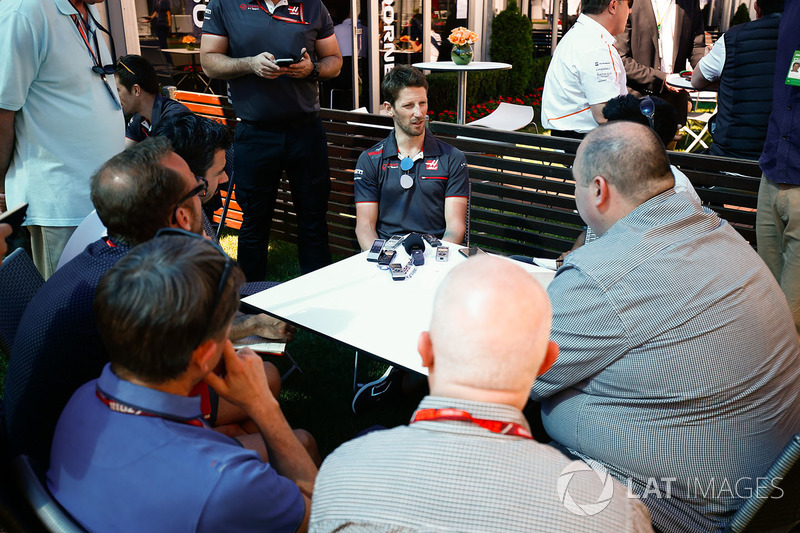 Romain Grosjean, Haas F1 Team, parla con i media