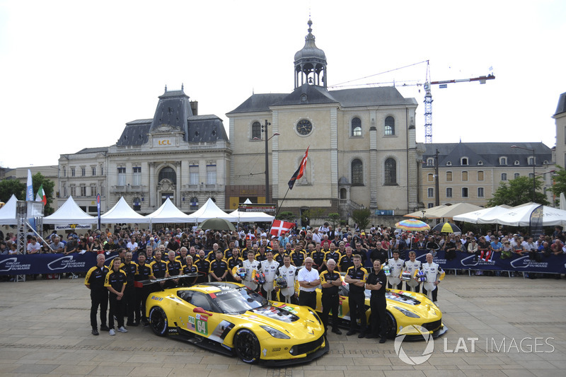 #64 Corvette Racing Chevrolet Corvette C7.R: Оливер Гэвин, Томми Милнер, Марсель Фасслер, #63 Corvette Racing Chevrolet Corvette C7.R: Ян Магнуссен, Антонио Гарсия, Майк Рокенфеллер
