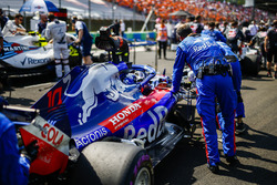 Pierre Gasly, Toro Rosso STR13 arrives on the grid