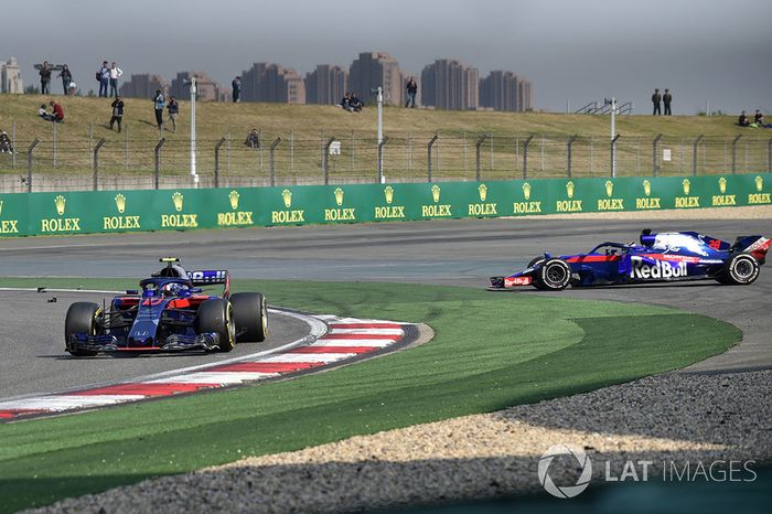 Contacto entre Pierre Gasly, Scuderia Toro Rosso STR13 y Brendon Hartley, Scuderia Toro Rosso STR13