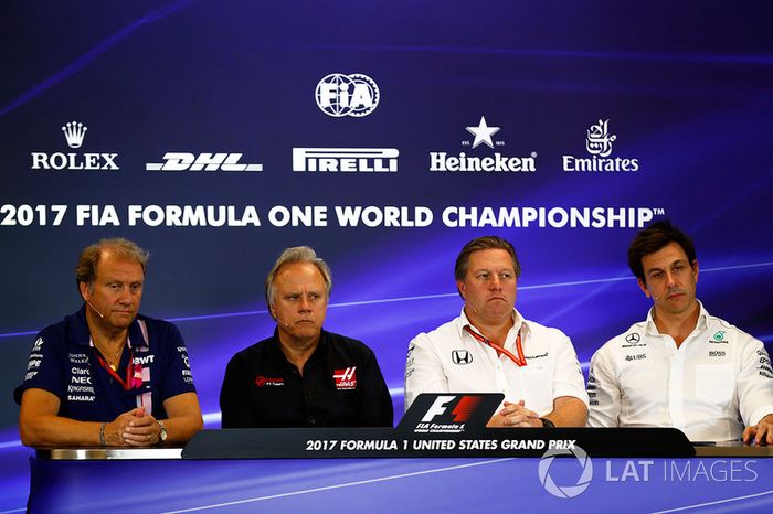 Bob Fernley, director de Sahara Force India, Gene Haas, propietario, Haas F1, Zak Brown, Executive Director, McLaren tecnología grupo, Toto Wolff, Director Ejecutivo de la Mercedes AMG F1, en la Conferencia de prensa de los directores de equipos