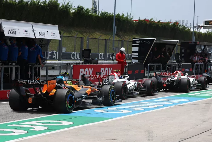 Oliver Bearman, Haas F1 Team, Lando Norris, McLaren, Esteban Ocon, Haas F1 Team