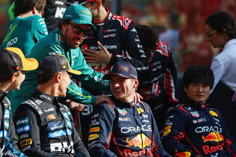 Lando Norris, McLaren, Max Verstappen, Red Bull Racing, Fernando Alonso, Aston Martin Racing