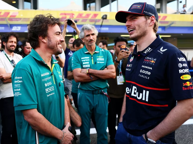 Max Verstappen, Red Bull Racing, Fernando Alonso, Aston Martin Racing