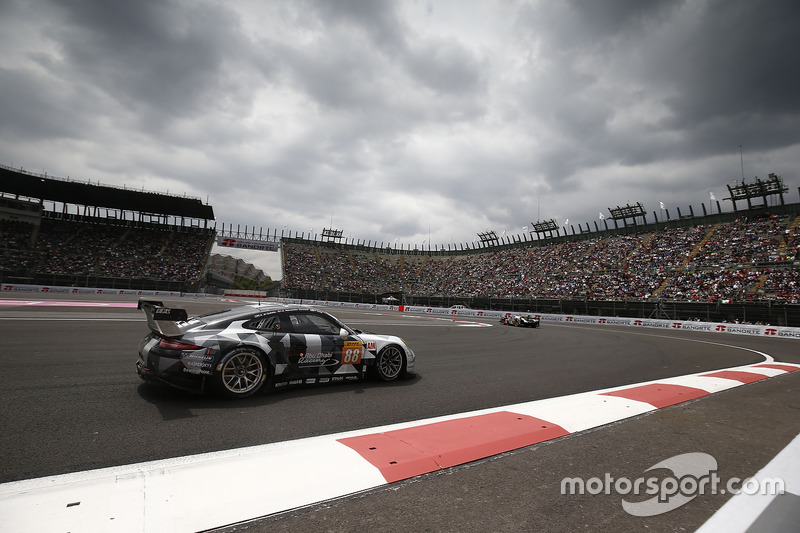 #88 Proton Racing Porsche 911 RSR: Khaled Al Qubaisi, David Heinemeier Hansson, Patrick Long