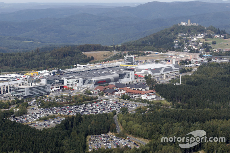 Untypisch für die Eifel: Sonnenschein rund um die Nürburg