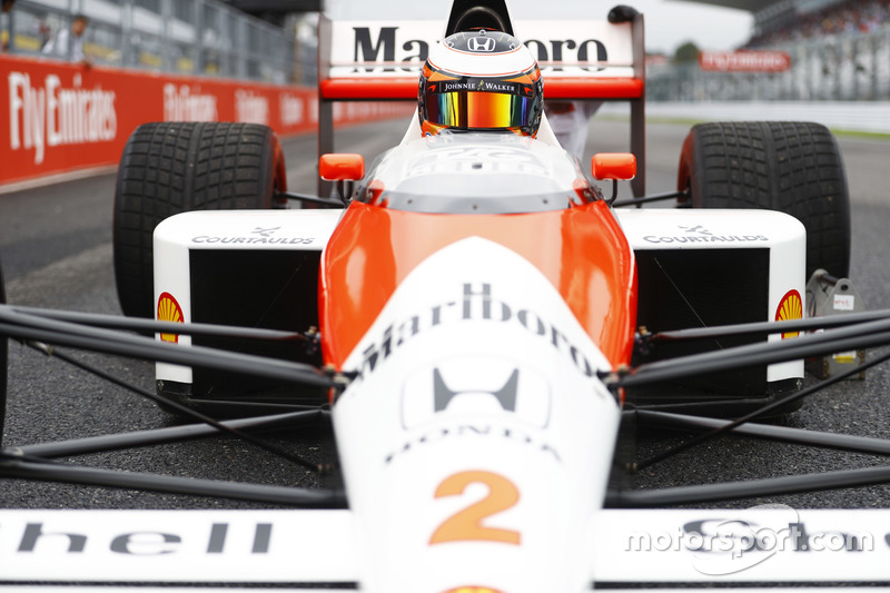 Showrun: Stoffel Vandoorne im McLaren-Honda MP4/5 von Alain Prost