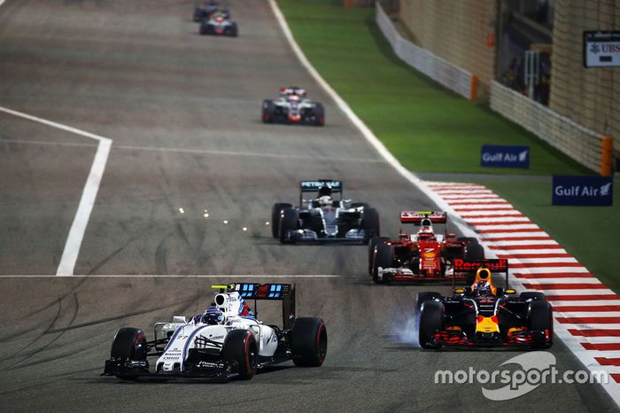 Valtteri Bottas, Williams FW38 and Daniel Ricciardo, Red Bull Racing RB12