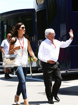 Bernie Ecclestone con su esposa Fabiana Flosi