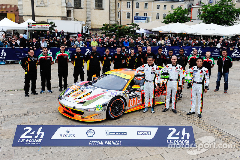 #61 Clearwater Racing Ferrari 458 Italia: Mok Weng Sun, Rob Bell, Keita Sawa