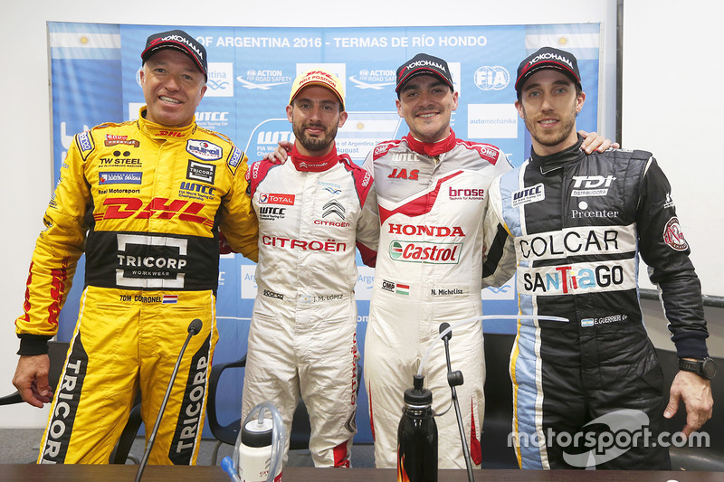 Ganador e la pole José María López, Citroën World Touring Car Team, Citroën C-Elysée WTCC, segundo puesto Norbert Michelisz, Honda Racing Team JAS, Honda Civic WTCC, tercer lugar Tom Coronel, Roal Motorsport, Chevrolet RML Cruze TC1, Esteban Guerrieri, Cam
