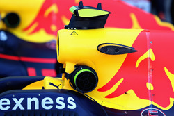 Автомобили Red Bull Racing в закрытом парке