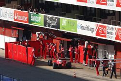 Kimi Raikkonen, Ferrari SF16-H en los pits