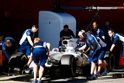 Lance Stroll, Williams FW40, regresa al garaje