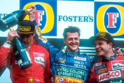 Podio: ganador de la carrera Michael Schumacher, segundo lugar Gerhard Berger, tercer lugar Rubens Barrichello