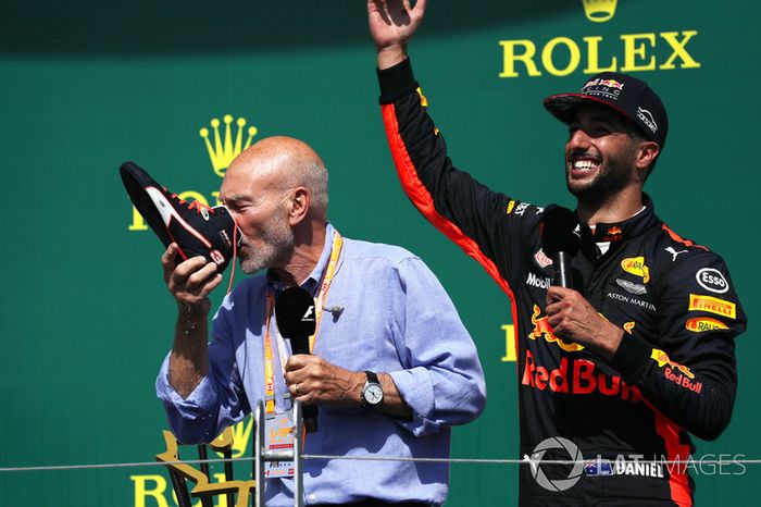 El Capitán Jean-Luc Picard en Star Trek o el Profesor Charles Xavier en X-Men tuvo que beber también