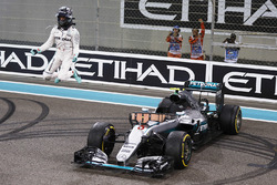 Second placed Nico Rosberg, Mercedes AMG F1 W07 Hybrid celebrates his World Championship at the end