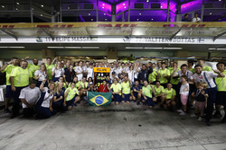 El equipo da un adiós encariñado a Felipe Massa, Williams, después de su última carrera para el equi