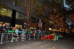 Lucas di Grassi, ABT Schaeffler Audi Sport, si esibisce lungo Marunouchi NakaDori Street