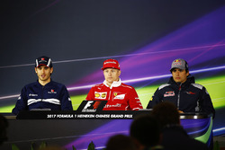 Antonio Giovinazzi, Sauber, Kimi Raikkonen, Ferrari, Carlos Sainz Jr., Scuderia Toro Rosso