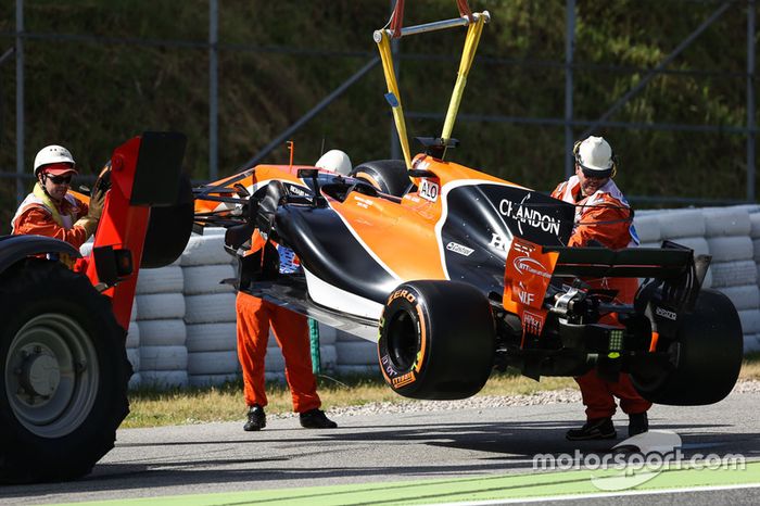 El auto de Fernando Alonso, McLaren MCL32 en la FP1