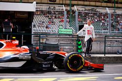 Kevin Magnussen, Haas F1 Team, Stoffel Vandoorne, McLaren MCL32