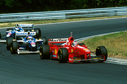 Michael Schumacher, Ferrari F310B voor Jacques Villneuve, Williams