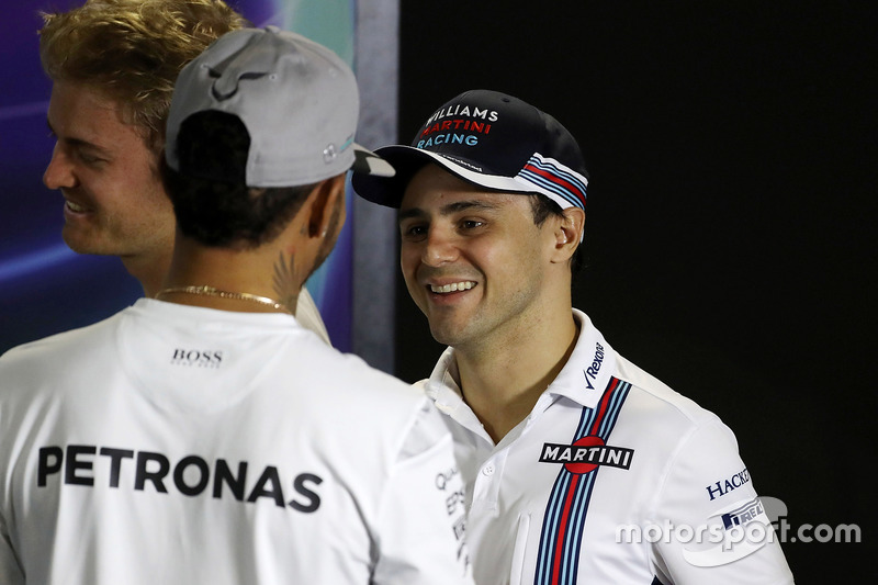 (Зліва направо): Льюїс Хемілтон, Mercedes AMG F1 та Феліпе Масса, Williams, під час прес-конференції