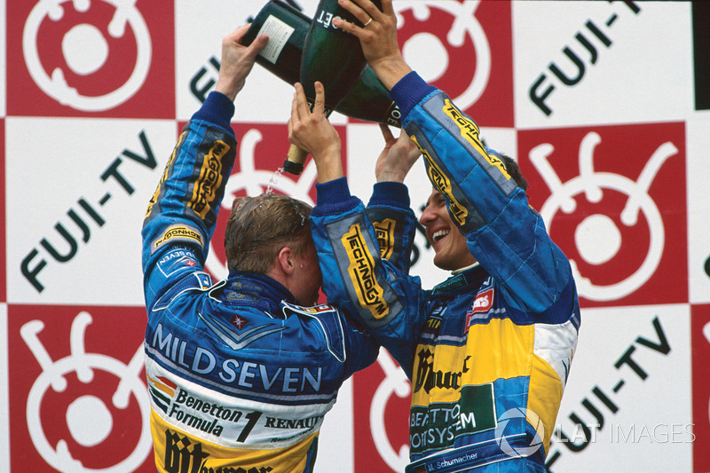 Podium: winner Michael Schumacher, Benetton, third place Johnny Herbert, Benetton